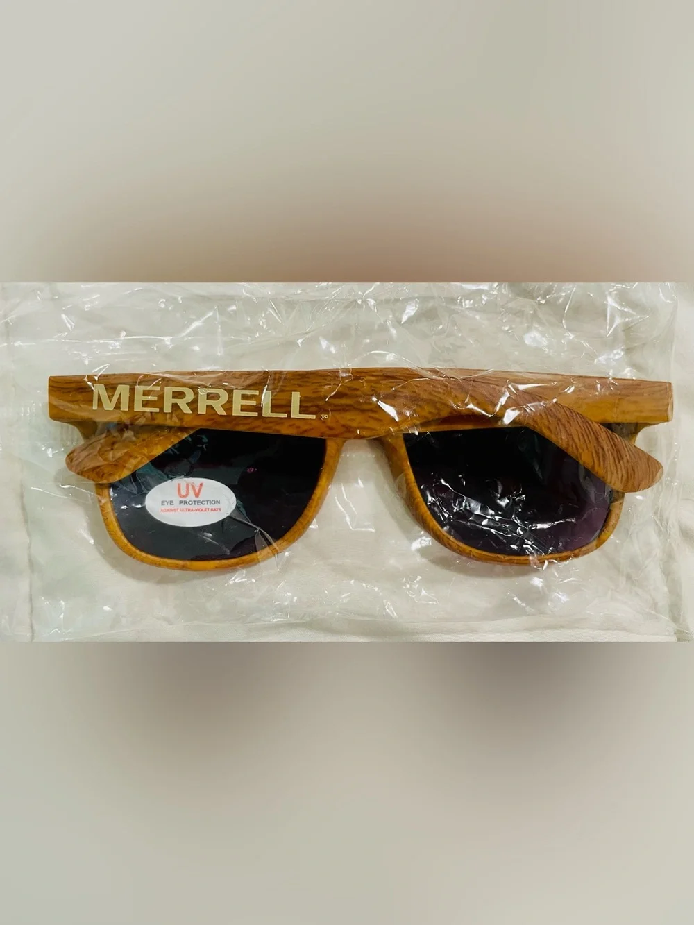 Brand New Merrell Wayfarer Sunglasses and Bike Chain Bottle Opener Keyring Set